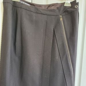 Cute Per Se skirt with diagonal zipper